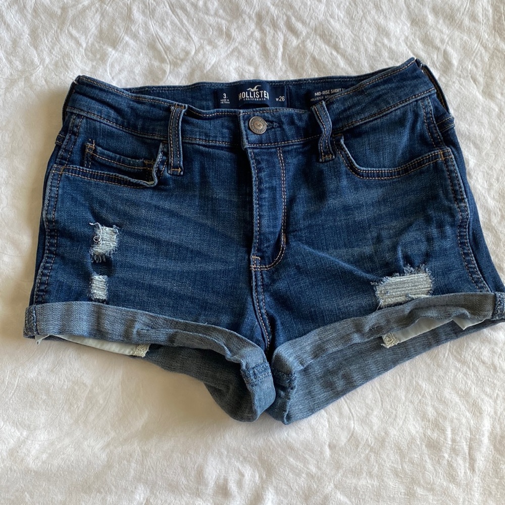 Mid-Rise Hollister Shorts 3” (Size:3)